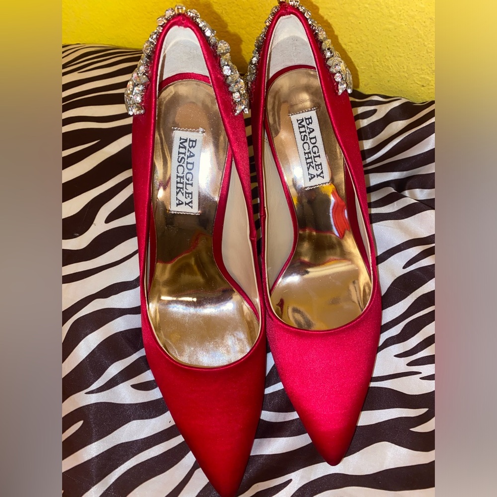 Badgley Mischka red pump heels 👠